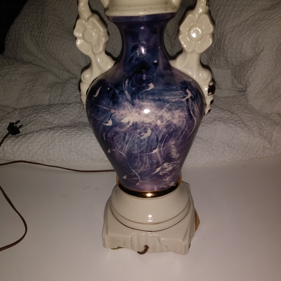 Antique porcilen Ulrich signed hand painted lamp - Picture 3 of 5